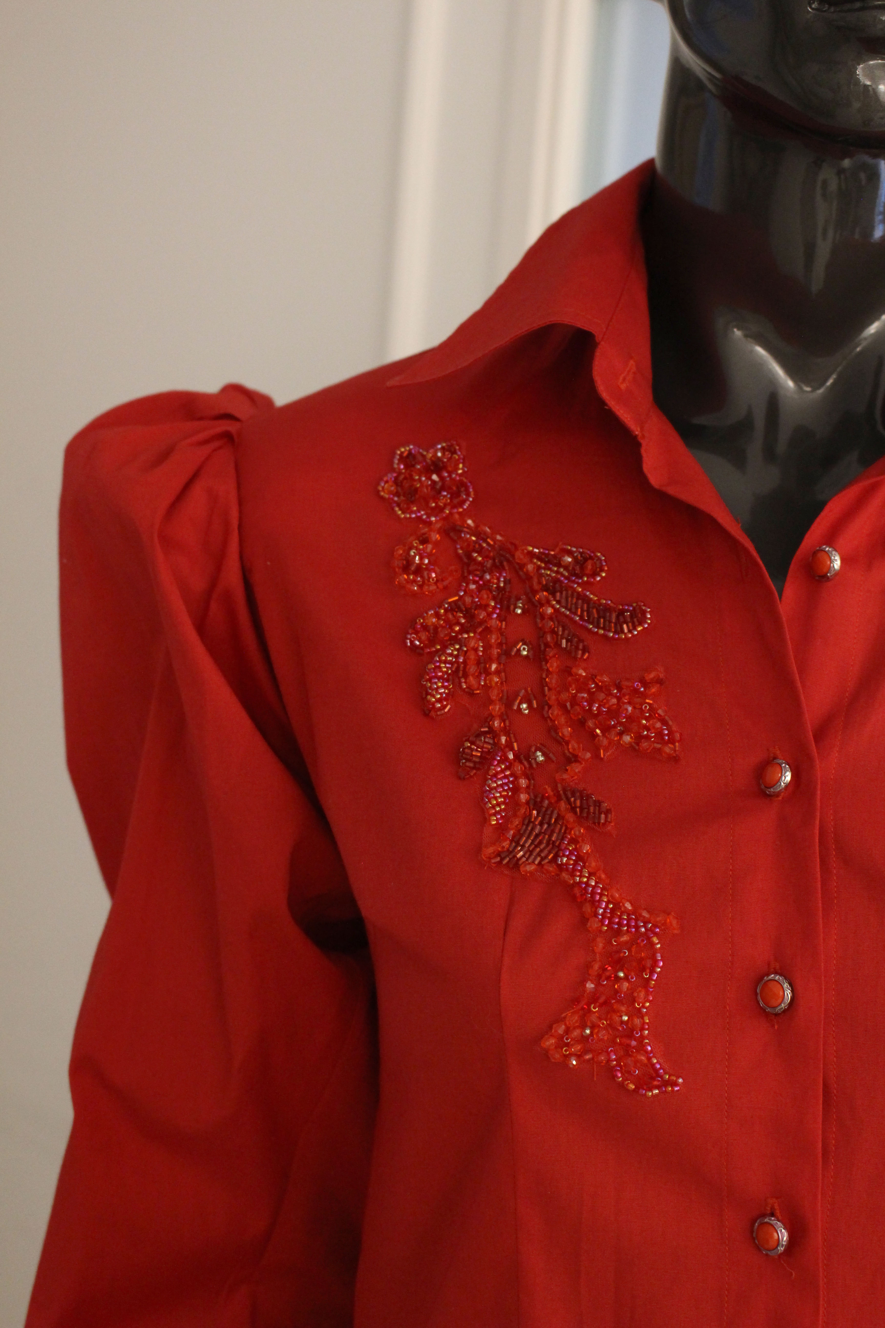 Kırmızı Nakışlı Gömlek