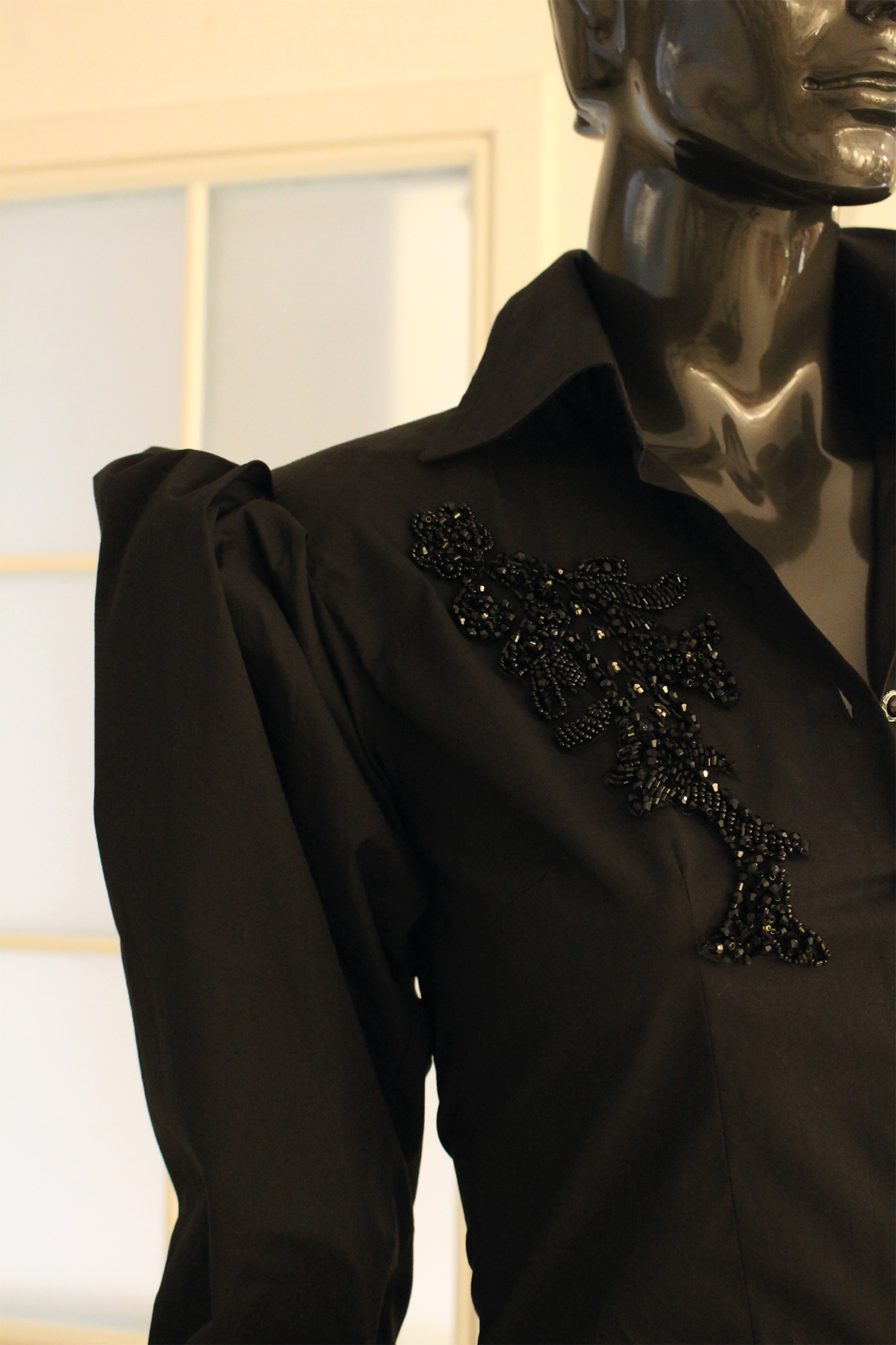 Siyah Nakışlı Gömlek